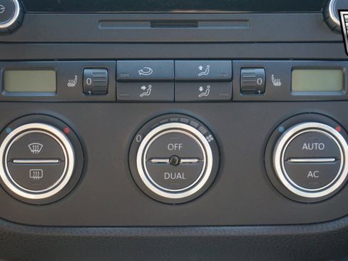 Used 2008 Volkswagen R32 image 19