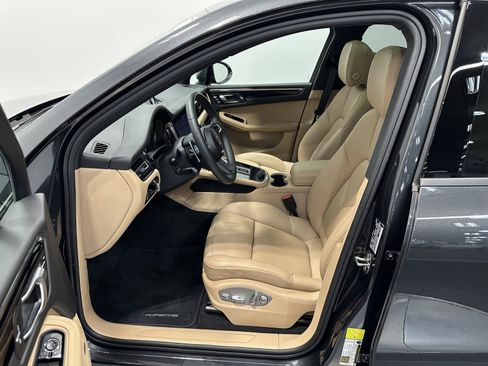 Certified 2026 Porsche Macan AWD/4WD image 17