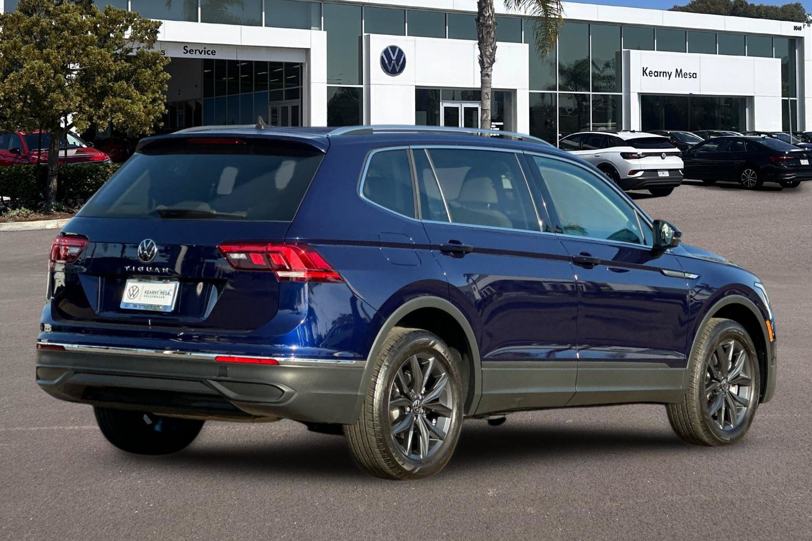 Used 2023 Volkswagen Tiguan SE FWD image 4