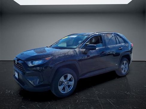 Certified 2022 Toyota RAV4 LE AWD/4WD image 8
