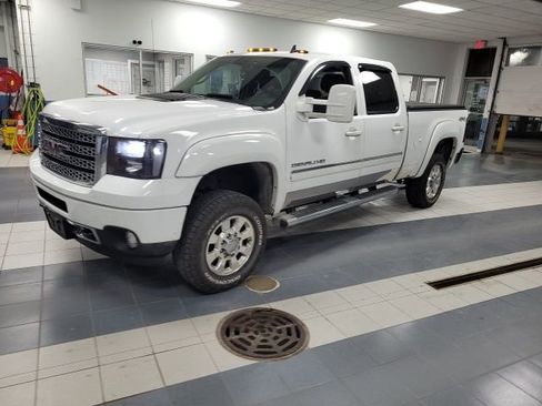 Used 2012 GMC Sierra 3500 Denali image 3