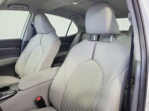 Used 2024 Toyota Camry SE image 20