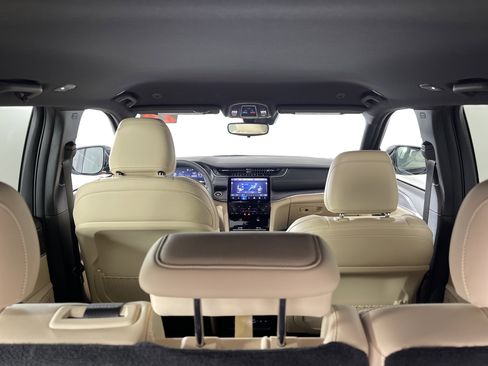 Used 2024 Jeep Grand Cherokee Limited image 15