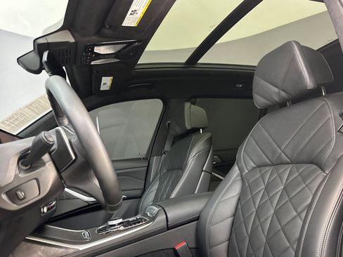 Used 2025 BMW X7 xDrive40i w/ M Sport Package image 15