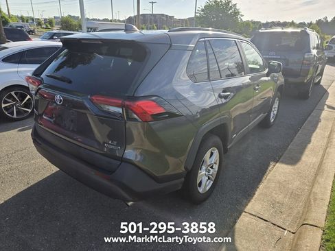 Used 2021 Toyota RAV4 LE AWD/4WD image 7