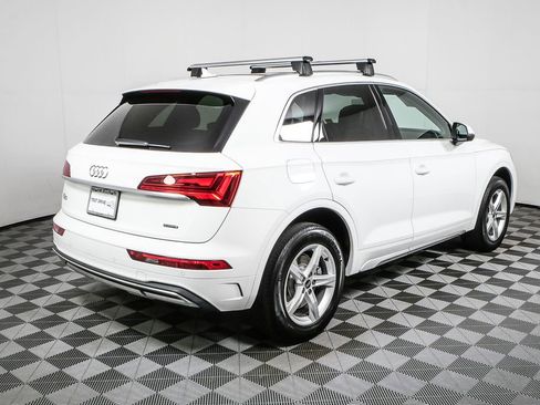 Used 2023 Audi Q5 2.0T Premium w/ Convenience Package image 3