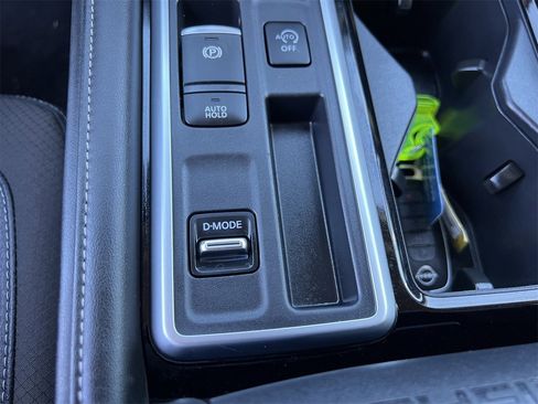 Certified 2024 Nissan Pathfinder SL image 17