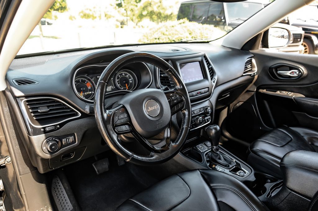 Used 2021 Jeep Cherokee Latitude Plus FWD image 12