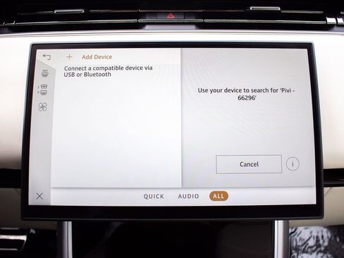 Used 2025 Land Rover Range Rover SE image 32