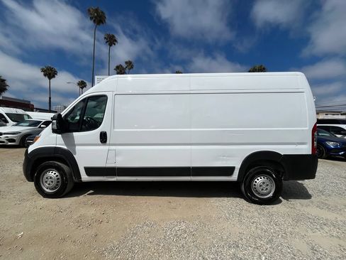 Used 2024 RAM ProMaster 2500 w/ Convenience Group FWD image 9