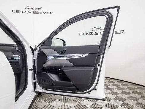 Used 2023 BMW i7 xDrive60 AWD/4WD image 17