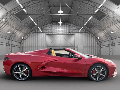Used 2021 Chevrolet Corvette Stingray Premium Conv w/ Z51 Performance Package RWD image 2