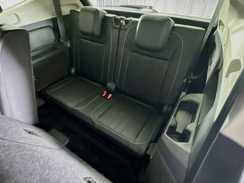 Used 2024 Volkswagen Tiguan SE image 29