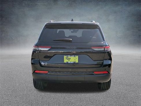 New 2025 Jeep Grand Cherokee Altitude image 5