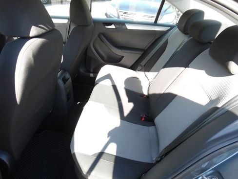 Used 2017 Volkswagen Jetta S image 17