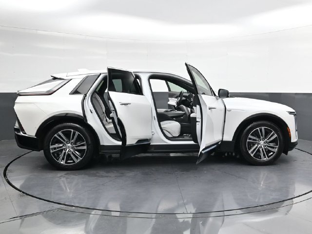 Used 2024 Cadillac Lyriq Luxury RWD image 35