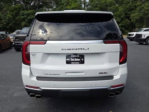 Used 2025 GMC Yukon Denali w/ LPO, Illumination Package RWD image 14