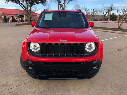 Used 2018 Jeep Renegade Latitude image 3