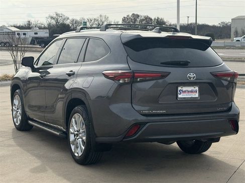 Used 2024 Toyota Highlander Limited image 4