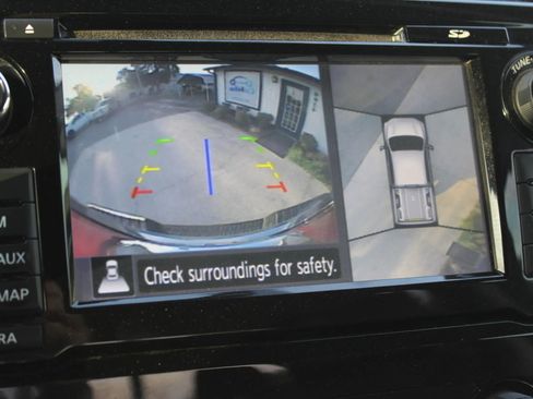 Used 2018 Nissan Titan Platinum Reserve w/ Platinum Utility Package image 18