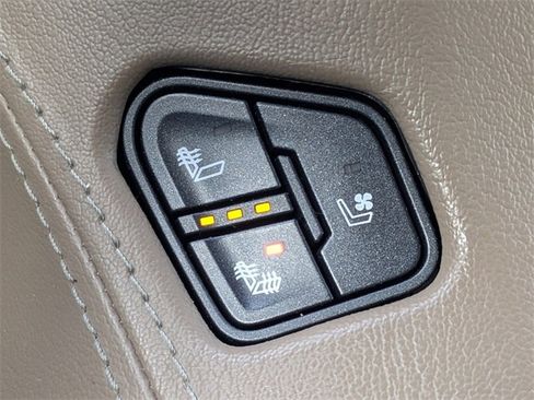 Used 2017 GMC Yukon SLT w/ Premium Edition image 27