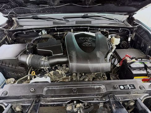 Used 2019 Toyota Tacoma TRD Sport image 30