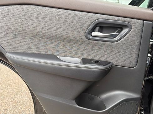 Certified 2022 Nissan Rogue SV image 13