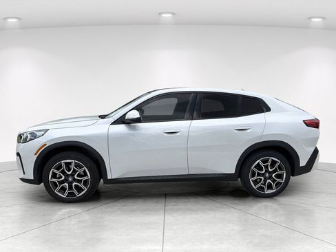 Certified 2025 BMW X2 xDrive28i AWD/4WD image 7