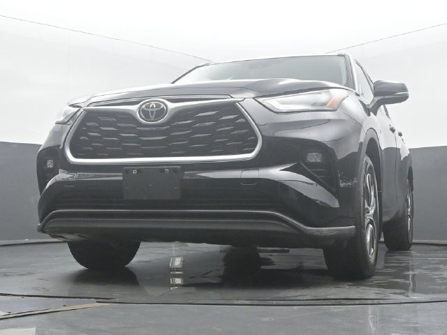 Used 2023 Toyota Highlander XLE AWD/4WD image 48