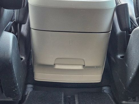 Used 2023 Chrysler Pacifica Touring-L FWD image 27