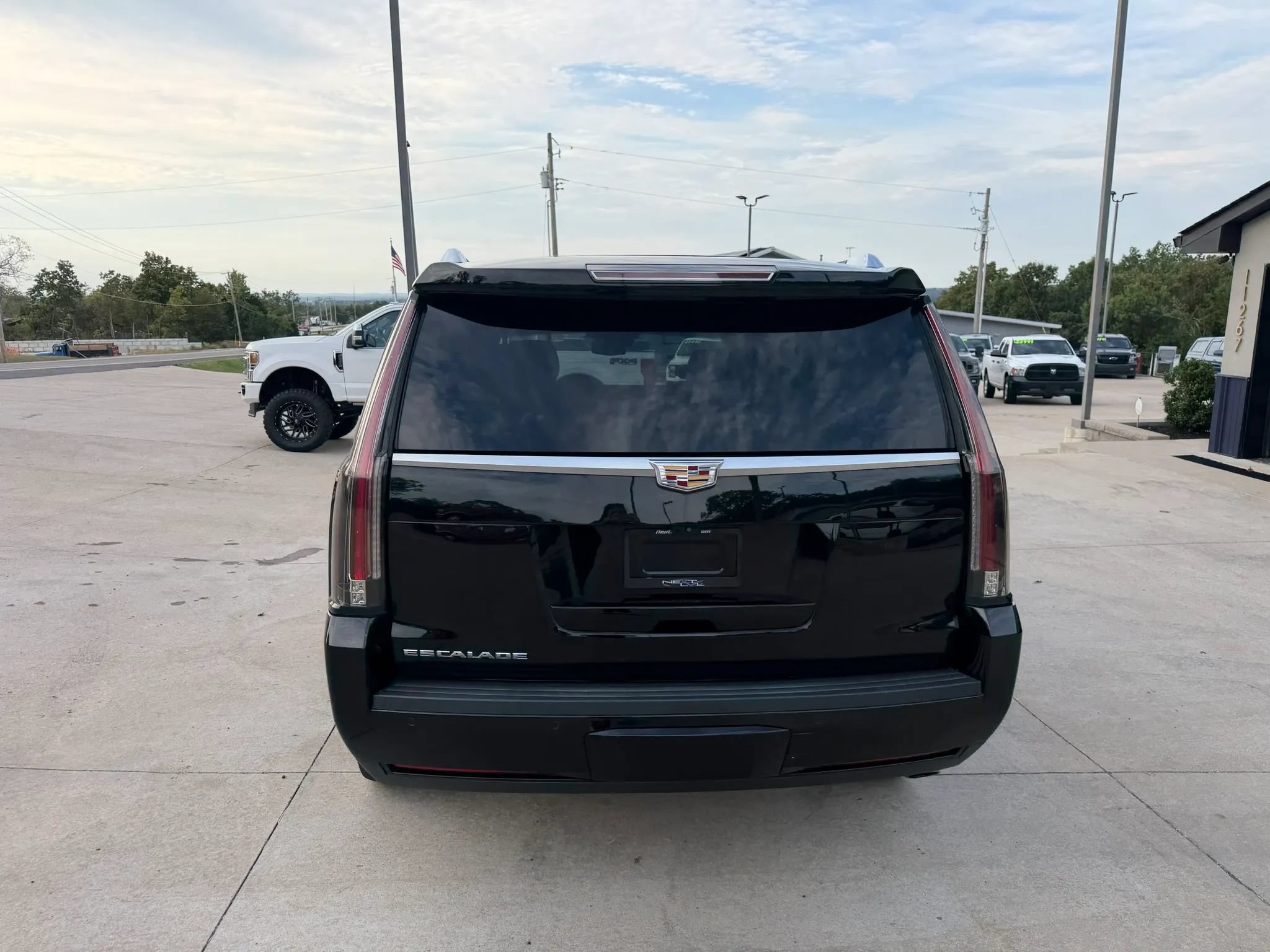 Used 2019 Cadillac Escalade Luxury AWD/4WD image 8