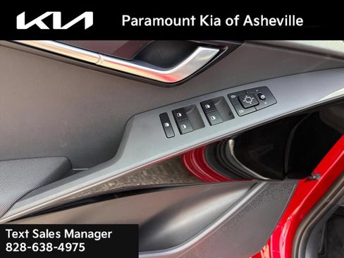 Certified 2025 Kia Niro EX FWD image 25