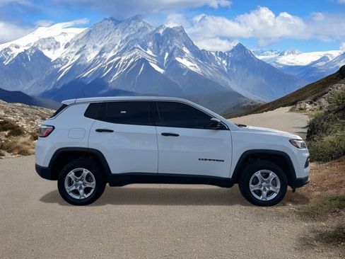 Used 2022 Jeep Compass Sport image 6