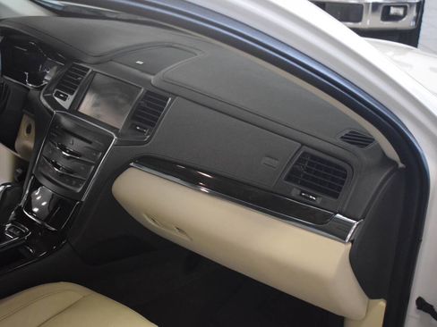 Used 2013 Lincoln MKS AWD image 39