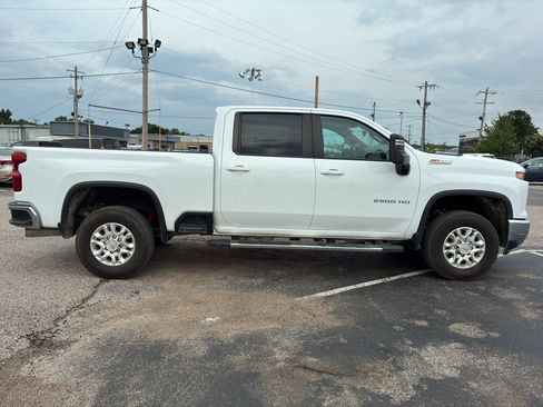 Used 2024 Chevrolet Silverado 2500 LT AWD/4WD image 2