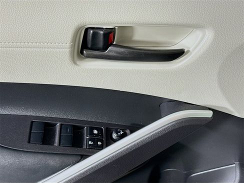 Certified 2024 Toyota Corolla Cross LE image 23