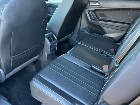 Used 2022 Volkswagen Tiguan SE R-Line image 12