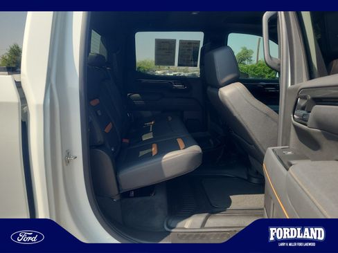 Used 2025 GMC Sierra 1500 AT4 w/ AT4 Premium Package AWD/4WD image 18