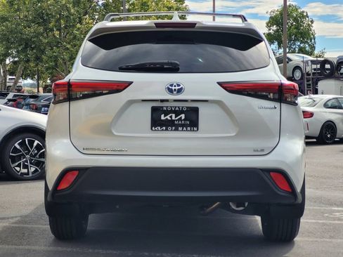 Used 2023 Toyota Highlander XLE AWD/4WD image 5