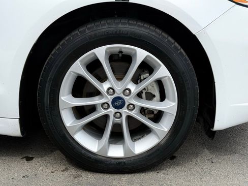 Used 2020 Ford Fusion SE image 5