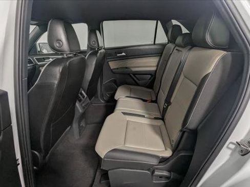 Used 2021 Volkswagen Atlas Cross Sport SE image 16