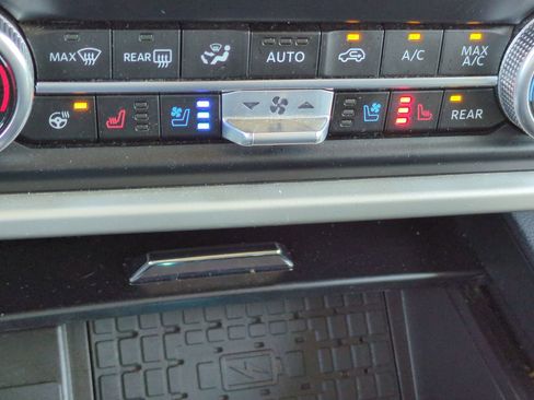 Used 2024 Ford Expedition Max XLT image 23