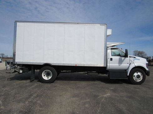 Used 2022 Ford F650 2WD Regular Cab Super Duty image 2