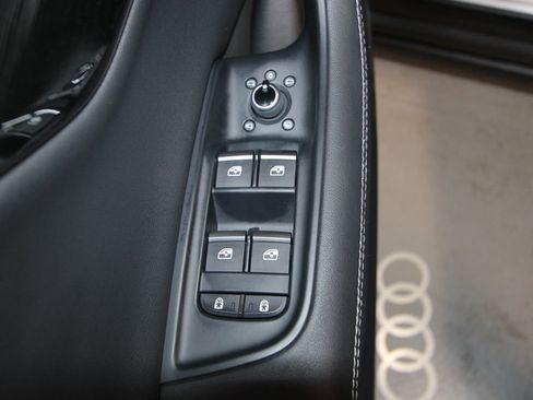 Used 2025 Audi Q7 3.0T Prestige w/ Prestige Package AWD/4WD image 6