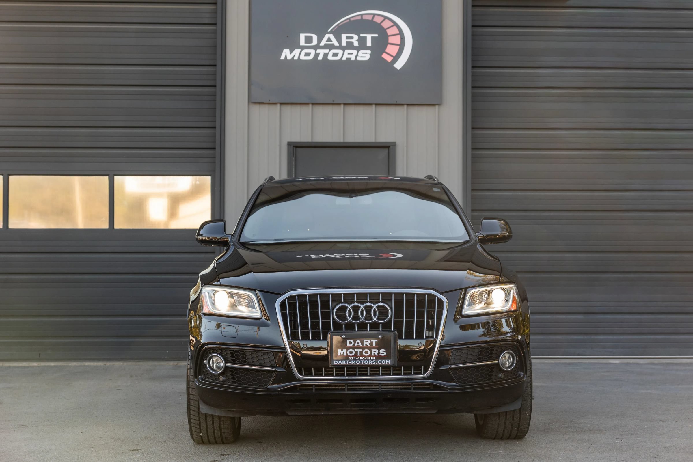 Used 2017 Audi Q5 2.0T Premium Plus w/ Technology Package AWD/4WD image 2