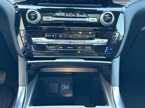 Used 2022 Ford Explorer Limited w/ Class IV Trailer Tow Package image 35