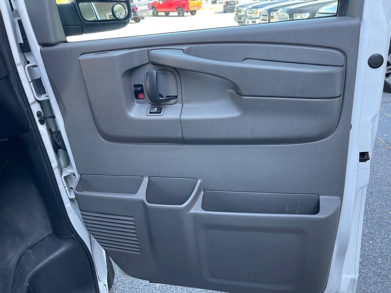 Used 2014 Chevrolet Express 1500 RWD image 33