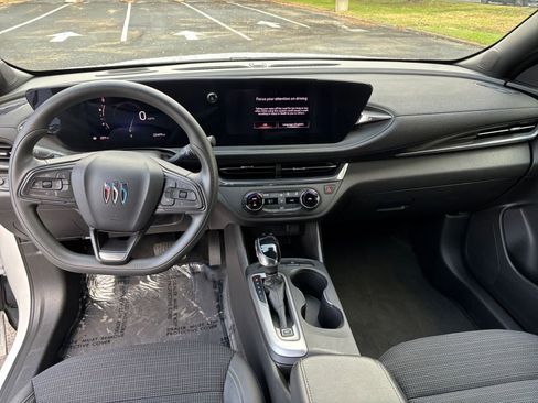 Used 2025 Buick Envista Preferred image 28