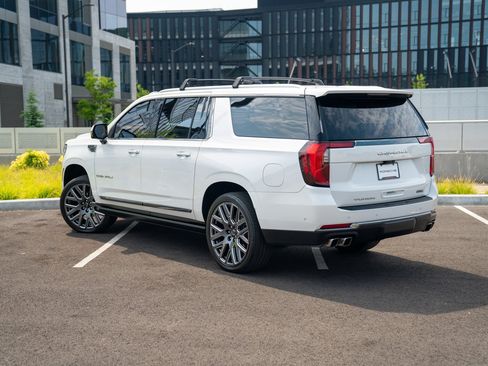 Used 2025 GMC Yukon XL Denali Ultimate AWD/4WD image 3