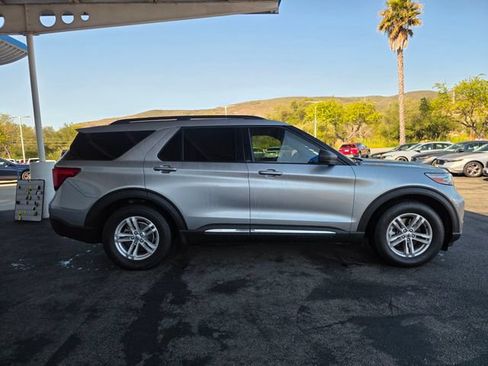 Used 2022 Ford Explorer XLT w/ Equipment Group 202A RWD image 8